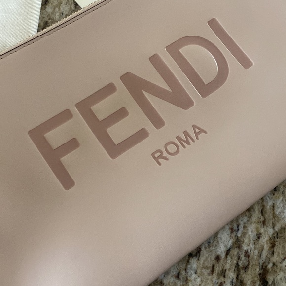 fendi medium pouch - Picture 6 of 12